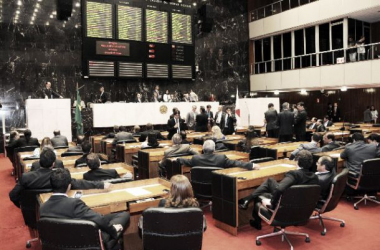 Assembleia Legislativa aprova e libera retorno da venda de bebidas alcoólicas nos estádios de Minas Gerais