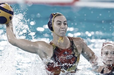 "Las Guerreras del agua" sanan la herida de Tokyo al compás de Bea Ortiz