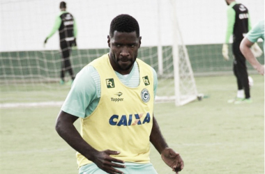 Sem espaço, Victor Bolt rescinde com o Goiás e deve ir para o futebol chinês