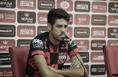 Victor Paraíba destaca invencibilidade do Atlético-GO e busca evolução rumo ao título