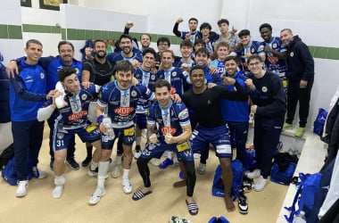  Celebración en el vestuario del Trops Málaga. Fuente: @BMCiudadDMalaga en X