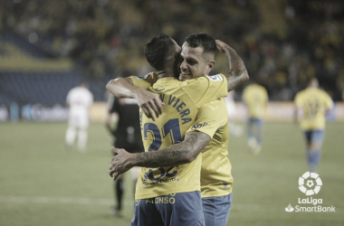 Jonathan Viera y Vitolo celebran el gol al Cartagena en el descuento | Fotografía: La Liga