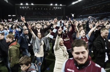 Aston Villa y Reading, sancionados por la FA por invasiones de campo