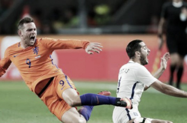 Holanda perde de virada para Grécia e chega à quinta derrota seguida em casa