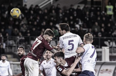 Fiorentina não aproveita vantagem numérica e fica no empate com Torino