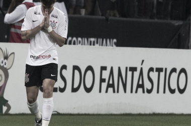 Com polêmicas e 'lei do ex', Corinthians vence o Vasco e afasta chance de rebaixamento
