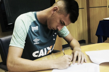 Promessa da base do Cruzeiro, Vitor Eudes tem contrato renovado com a Raposa até 2022