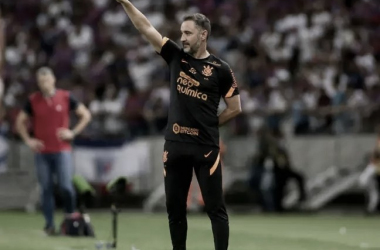 Vítor Pereira critica gramado do Castelão após derrota do Corinthians: "Terreno miserável"