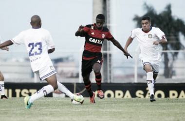 Em jogo nervoso, Flamengo empata com São Caetano e encerra primeira fase líder do Grupo 23