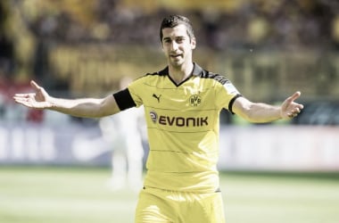 Manchester United complete signing of Henrikh Mkhitaryan