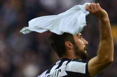 Juventus quebra retranca e bate lanterna em Turim