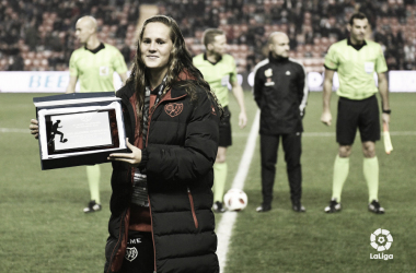 Eva Alonso, ovacionada antes del Rayo - Leganés