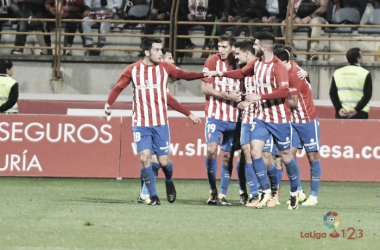 El Sporting no consigue vencer a los de arriba