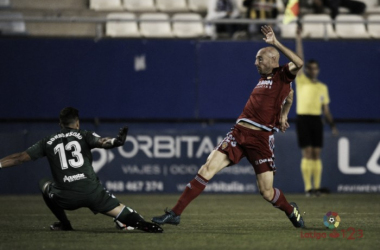 El Real Zaragoza se aprovecha de los fallos del Lorca