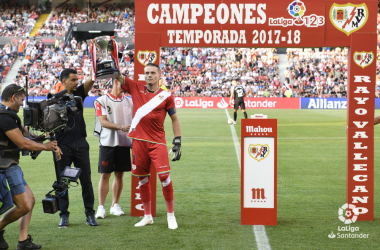 Alberto y Embarba hicieron la entrega de brazaletes