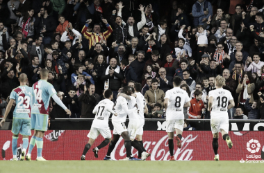 El Valencia Genuine, ovacionado antes del Valencia - Rayo