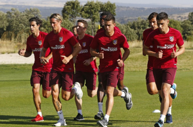 Tiago y Giménez se retiran del entrenamiento vespertino del Atlético por molestias