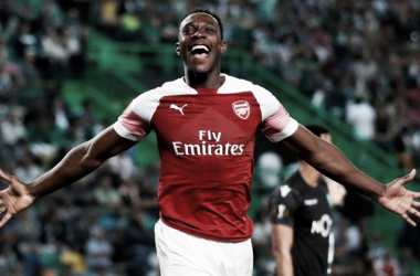 Welbeck le da un luchado triunfo al Arsenal