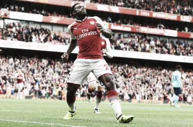 Welbeck vive el pase desde el banquillo