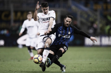 Inter pressiona, mas empata com Crotone e completa oito jogos sem vitória na Serie A