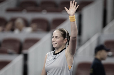 Mesmo com 25 duplas faltas, Ostapenko supera Pliskova na estreia de Pequim