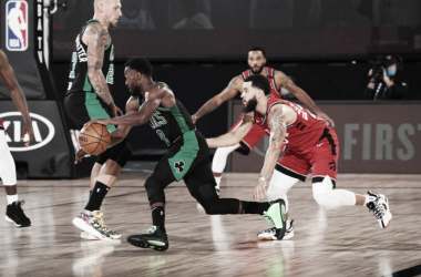 Boston Celtics domina Toronto Raptors e volta a ter vantagem nas semifinais do Leste