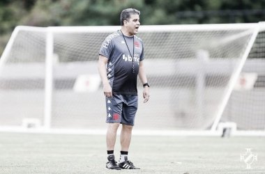 Vasco enfrenta Nova Iguaçu em busca da primeira vitória no Campeonato Carioca