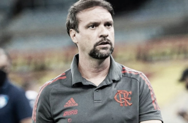 Auxiliar Maurício elogia atuação do Flamengo e revela que Rodinei foi pedido de Ceni