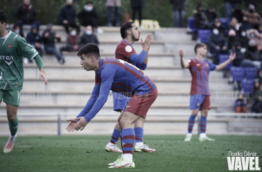 Punto
heroico del FCB Juvenil A para mantenerse líder en solitario