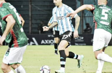 Javier Correa no pudo encontrarse con el gol. Foto: Racing Club