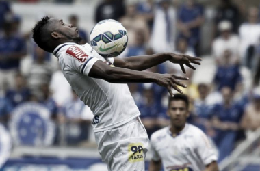 Após dores no tornozelo, Willians volta a treinar entre os titulares no Cruzeiro