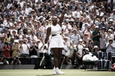 Serena Williams atropela Strycova nas semifinais de Wimbledon e vai à final pela 11ª vez