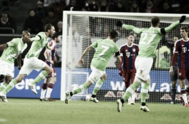 Bundesliga: Wolfsburgo impõe goleada ao líder Bayern