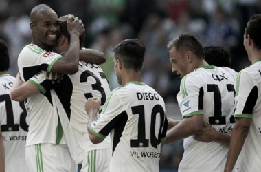 Em estreia de Luiz Gustavo, Wolfsburg goleia Schalke 04 e sobe na tabela