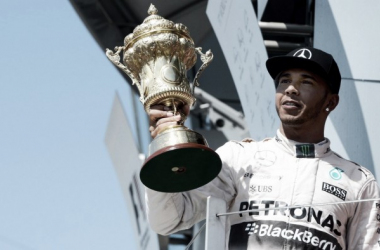 Vuelta al 2015. GP de Gran Bretaña: Lewis Hamilton, profeta bajo la lluvia