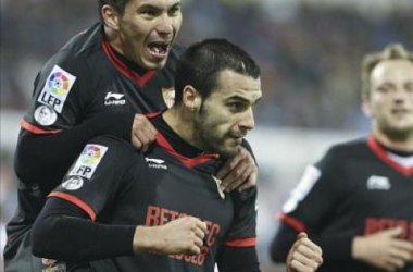 Negredo oxigena al Sevilla en Zaragoza