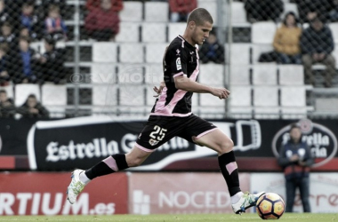 Zuculini: &quot;Que la gente no abandone al Rayo, queremos sacar esto adelante&quot;