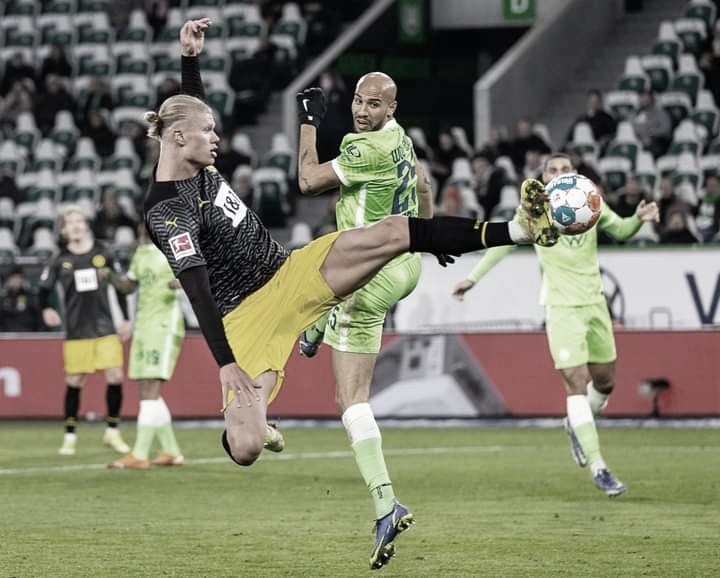 Haaland volta de lesão, marca e confirma vitória do Borussia Dortmund contra Wolfsburg