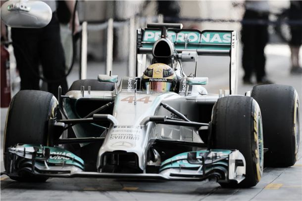 Lewis Hamilton marca la pauta en Bahréin