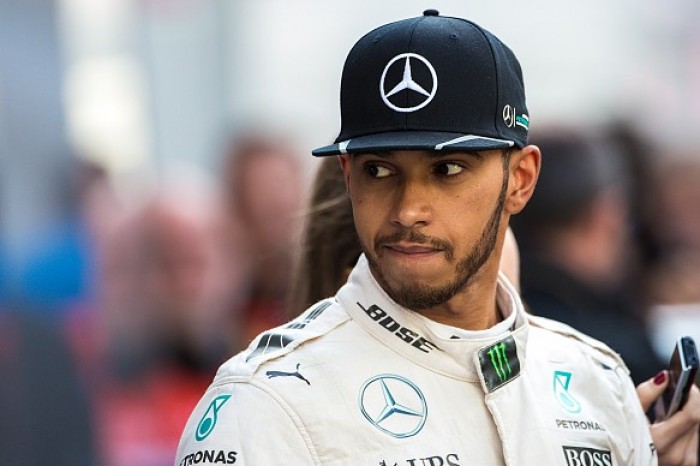 F1, Hamilton sulle nuove qualifiche: "Giudizio solo a Melbourne"