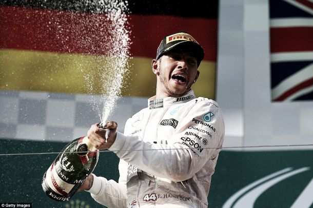 Australian Grand Prix Report: Lewis Hamilton Takes Victory As Only Eleven Cars Finish