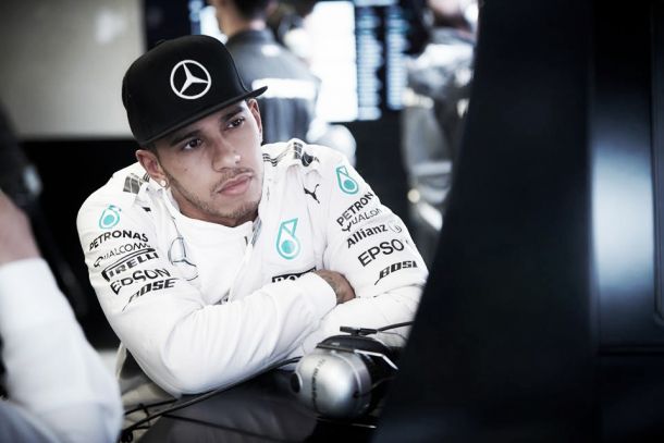 Lewis Hamilton: "No llegamos a ninguna carrera pensando que somos superiores"