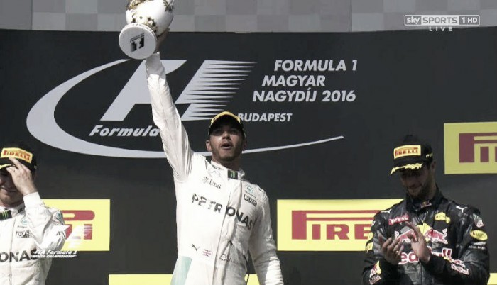 Hamilton trionfa in Ungheria e vola in testa alla classifica