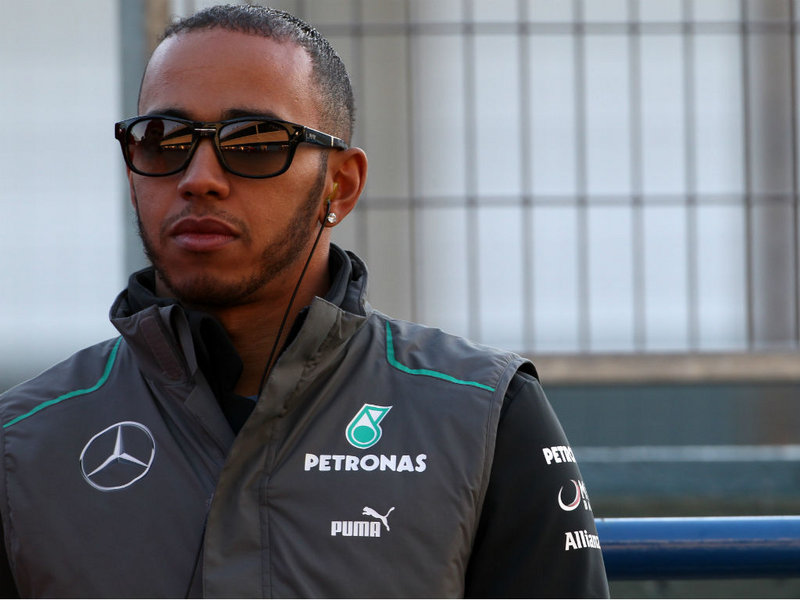 Hamilton reclama de punição a Mercedes: "É ruim"
