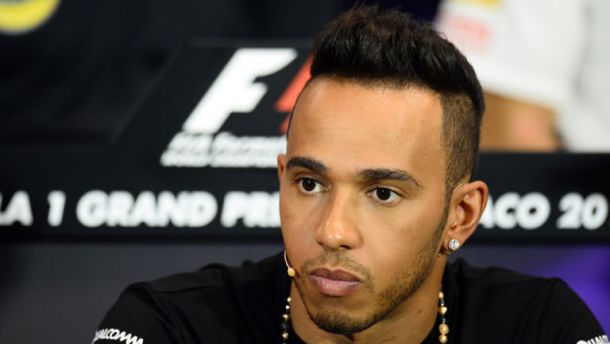 Lewis Hamilton: "No miro hacia atrás"