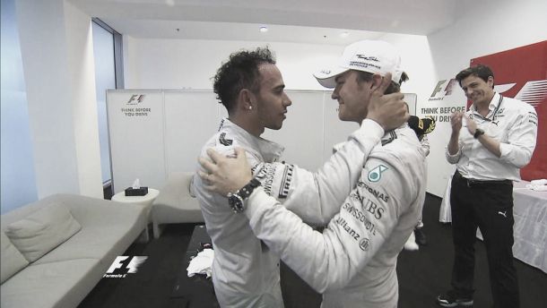 Lewis Hamilton se lleva una dura batalla con deportividad final