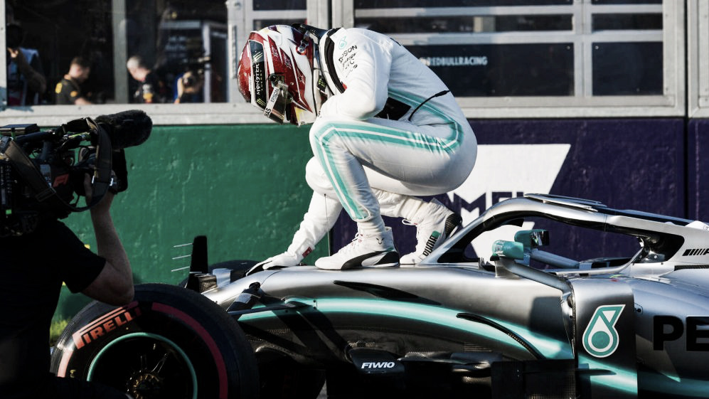Temporada nova, pole position velha: Hamilton larga em primeiro com recorde da pista Temporada nova, pole position velha: Hamilton larga em primeiro com recorde da pista