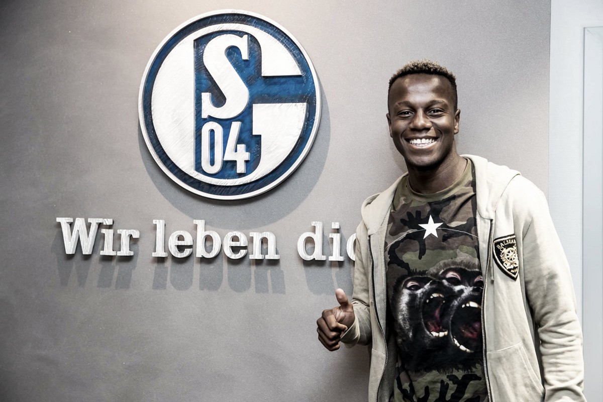 Hamza Mendyl llega al Schalke 04