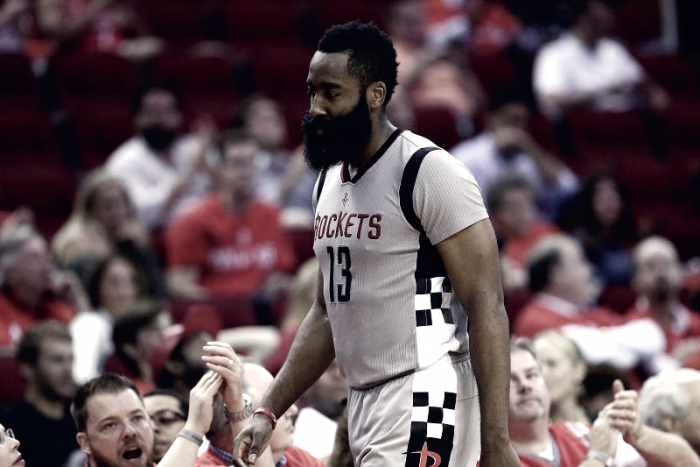 NBA Playoff - Houston Rockets travolti dagli Spurs, la frustrazione di Harden e D'Antoni