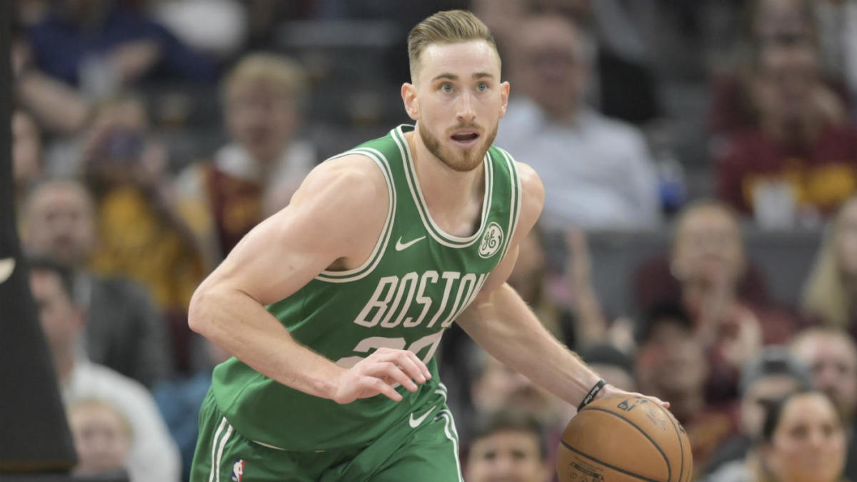 Hayward returns from hand injury; scores an efficient 14